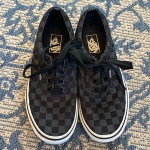 Vans Off the Wall low top checkered. Good condition!